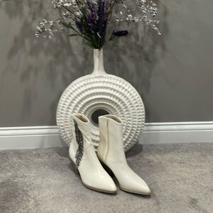 Oasis Society Rhinestone fringe ankle boots. Size 7.